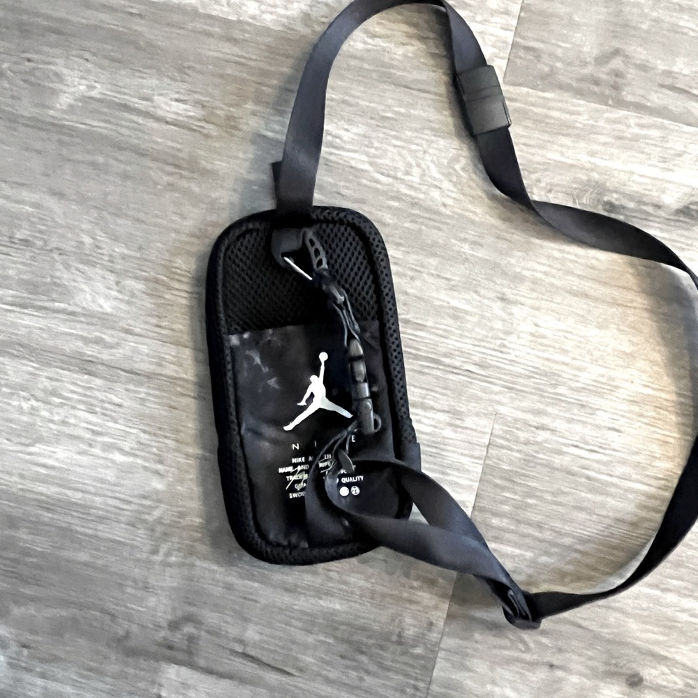 Nike Jordan Jumpan small cross body bag